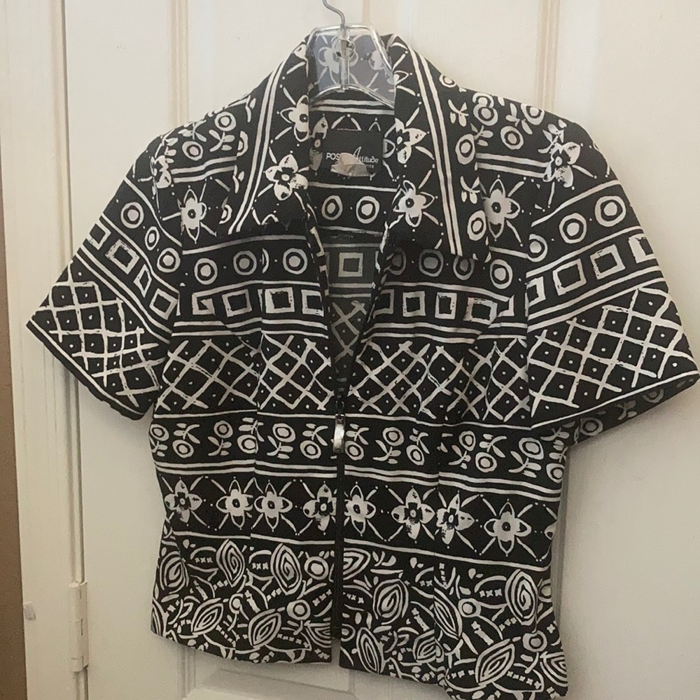 FINAL MARKDOWN Positive attitude short sleeved zip front jacket 4p